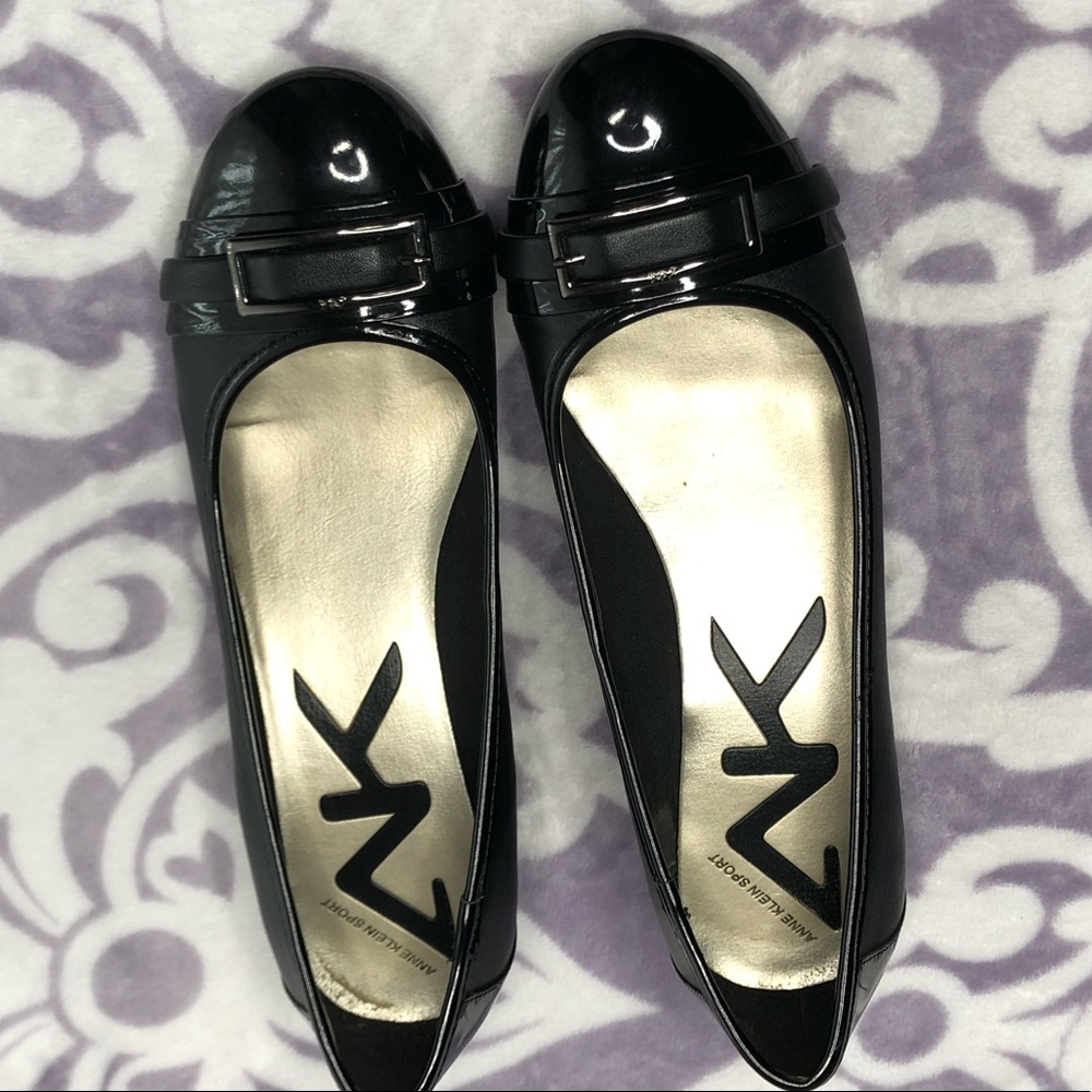 Anne Klein Elegant Mid- wedge heel